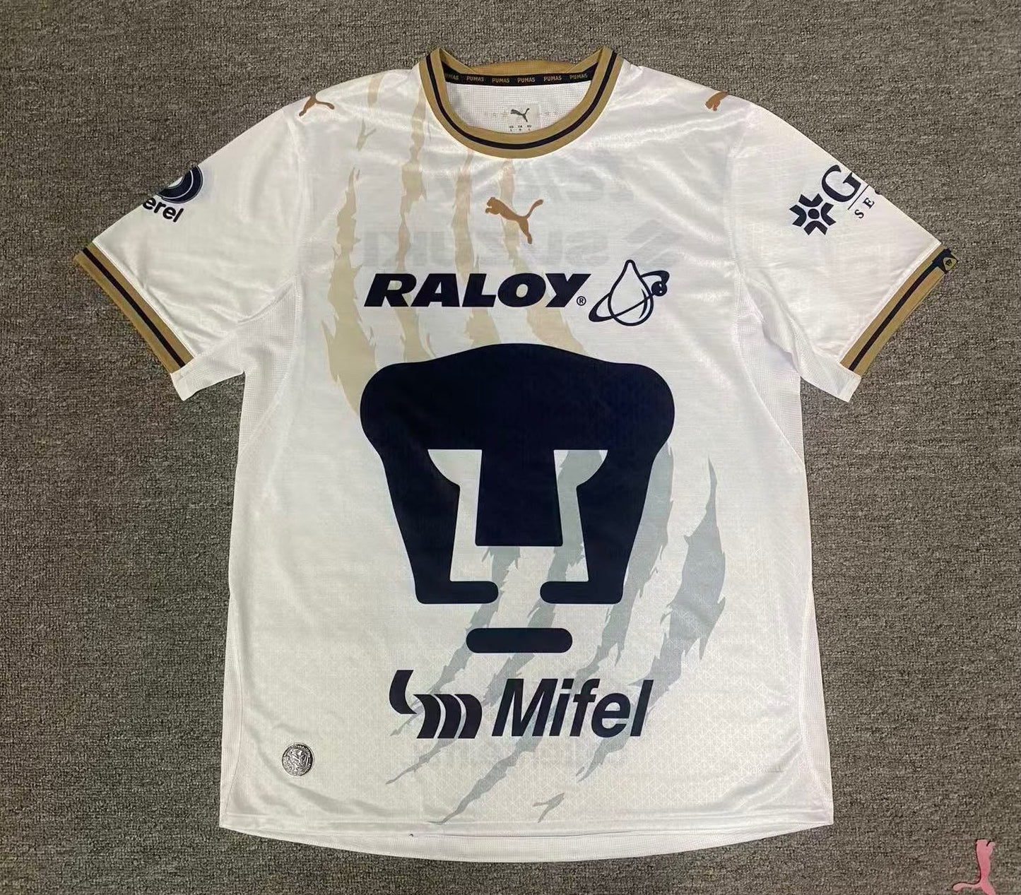 Jersey de los Pumas visita 26/27
